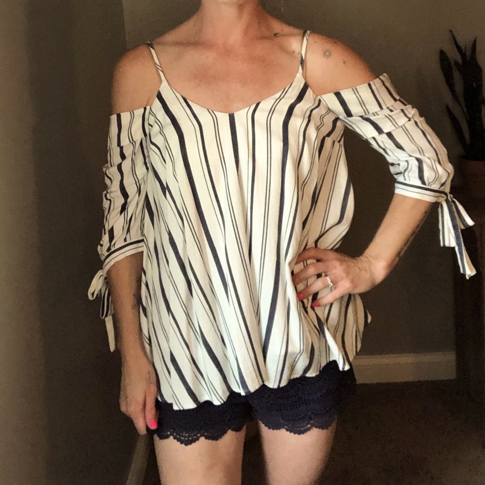 Le Class 2 piece navy outfit medium (Florida boutique)